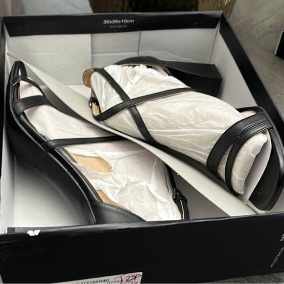 NATURALIZER Tiff Ankle Strap Sandals (WIDE) - Picture 2 of 9